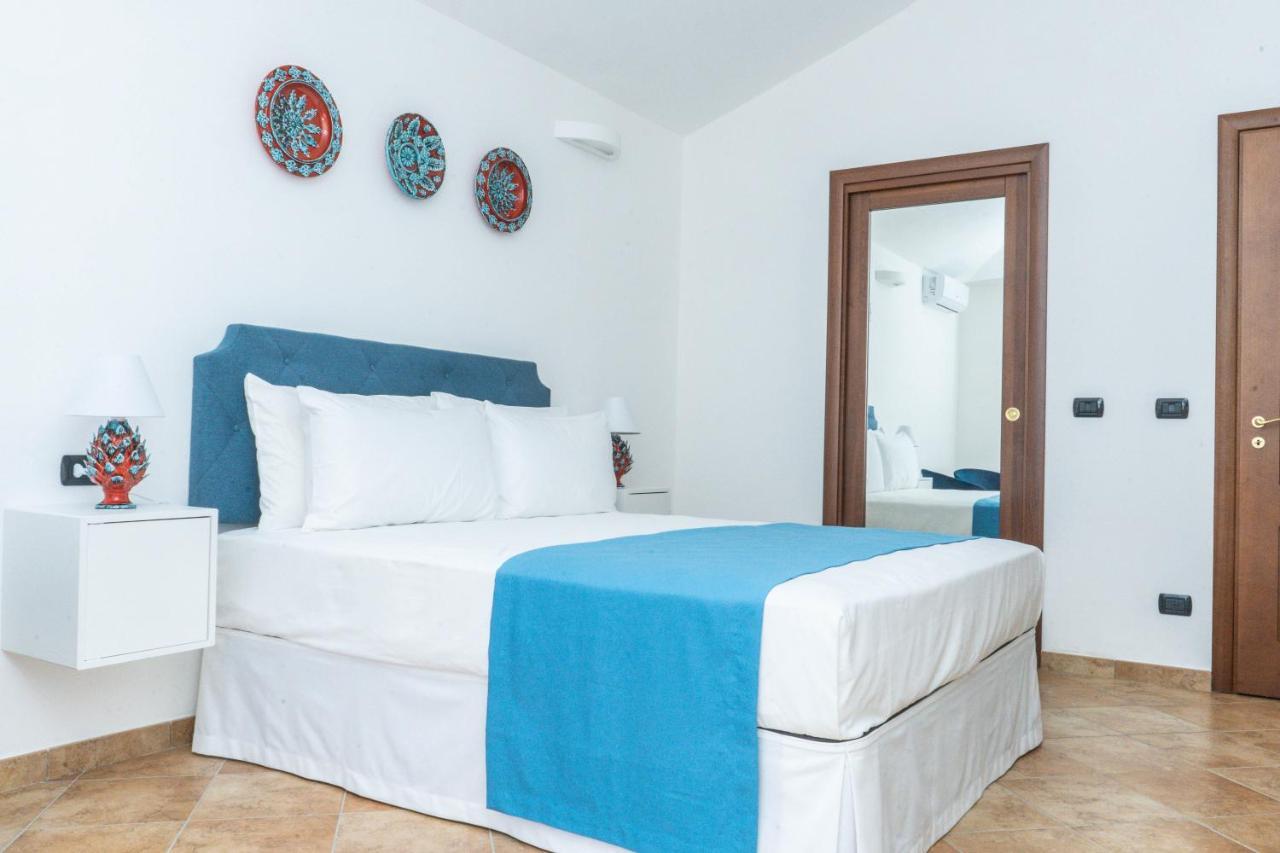 Relais Ruggiero Bed & Breakfast Le Castella  Eksteriør bilde