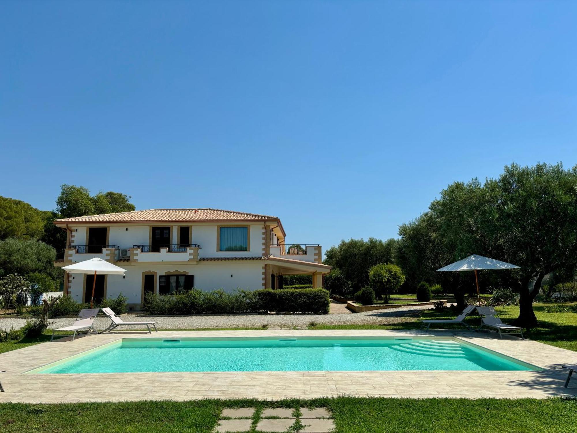 Relais Ruggiero Bed & Breakfast Le Castella  Eksteriør bilde